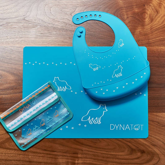 Take along feeding set: bib and placemat